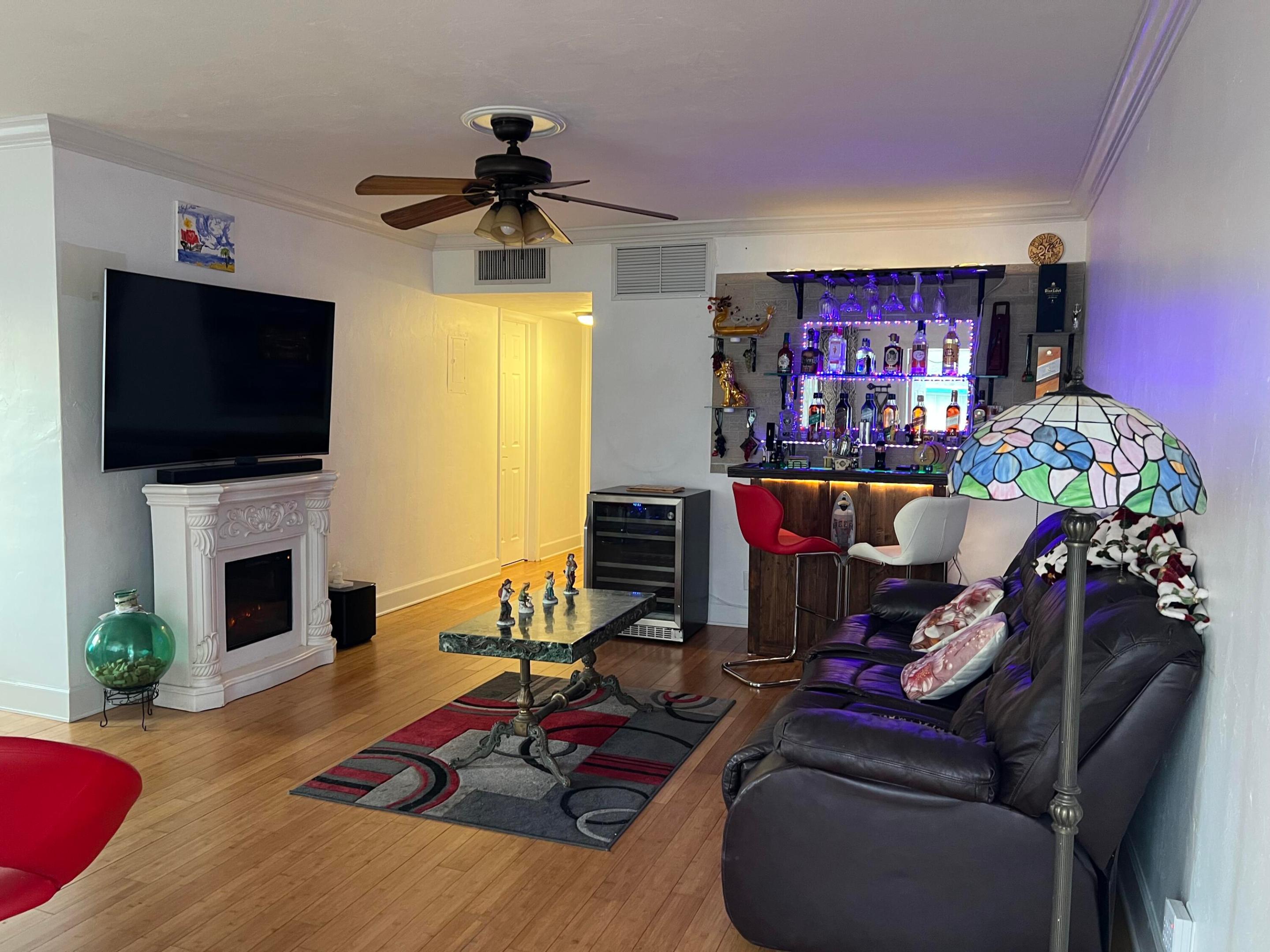 LAKESIDE POINT APT 7 CONDO - Residential