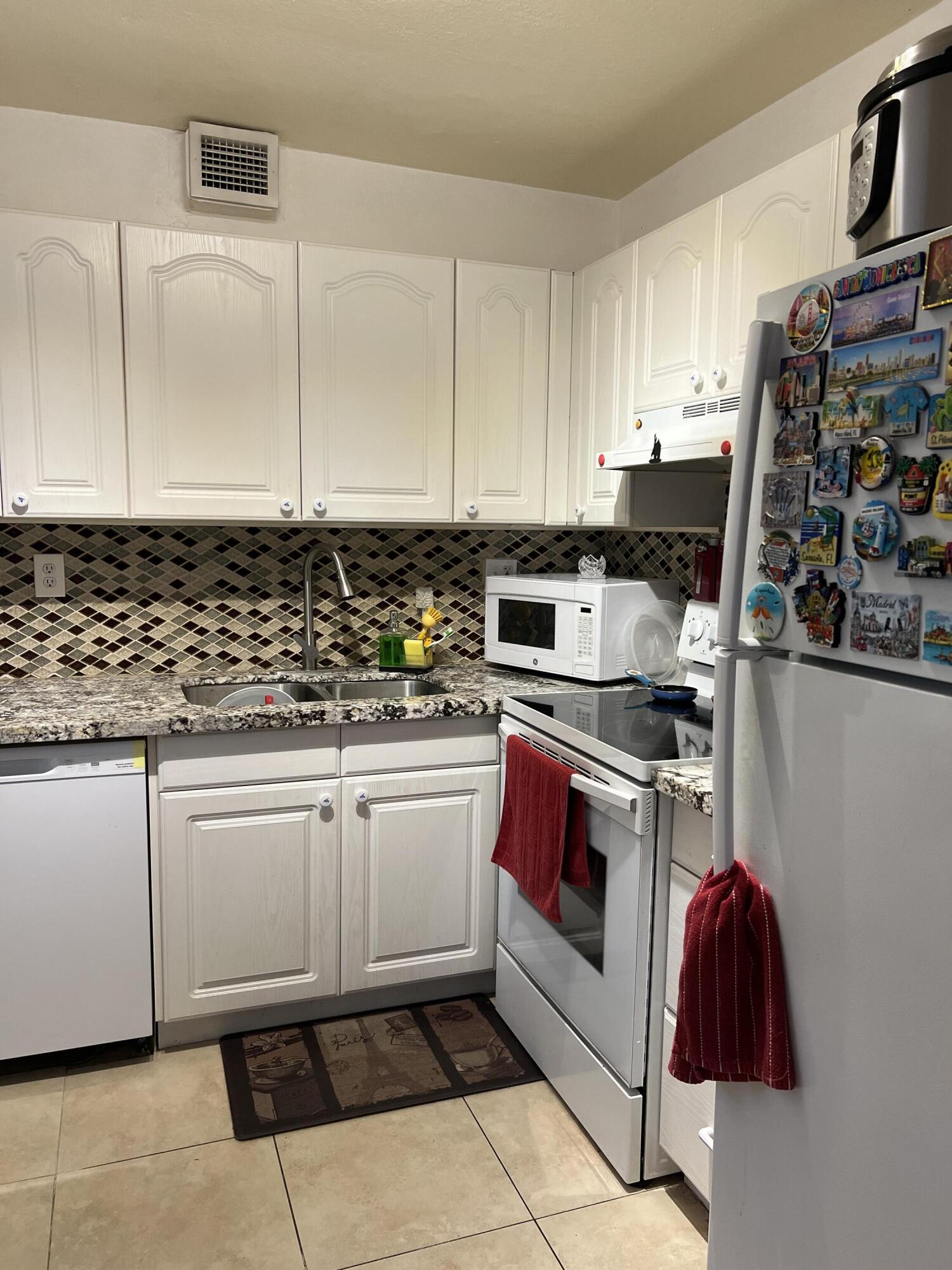 LAKESIDE POINT APT 7 CONDO - Residential