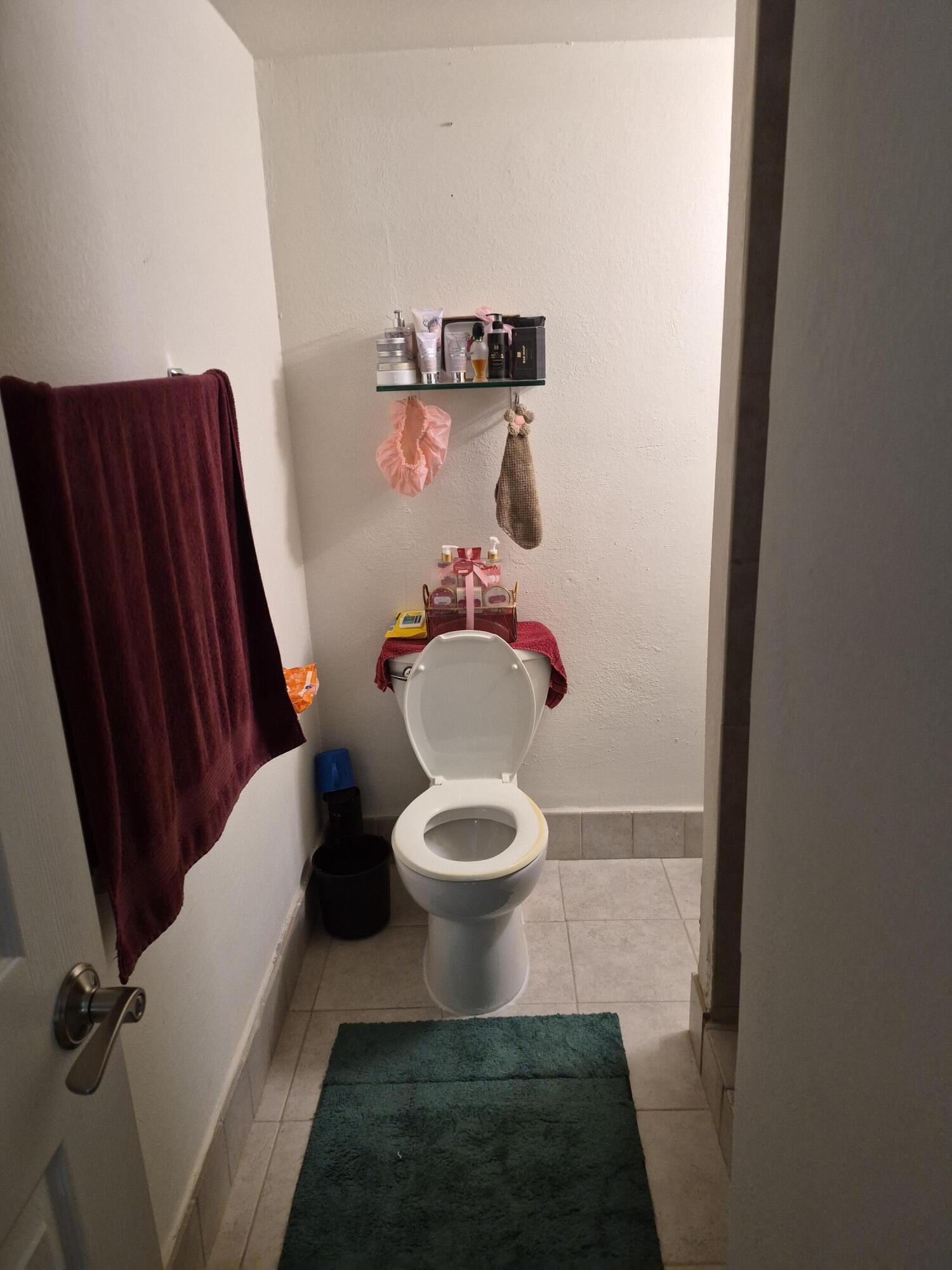 LAKESIDE POINT APT 7 CONDO - Residential