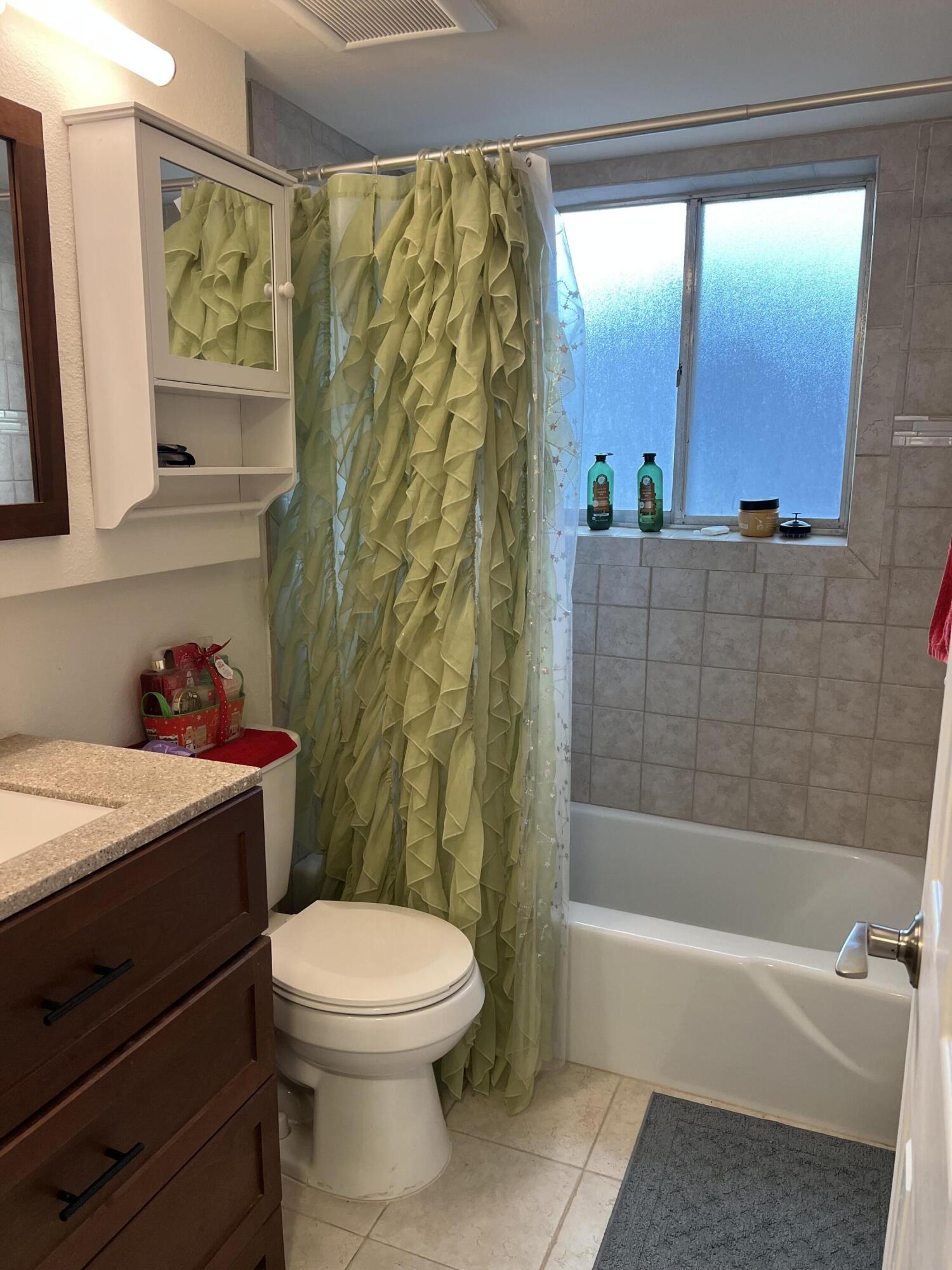 LAKESIDE POINT APT 7 CONDO - Residential