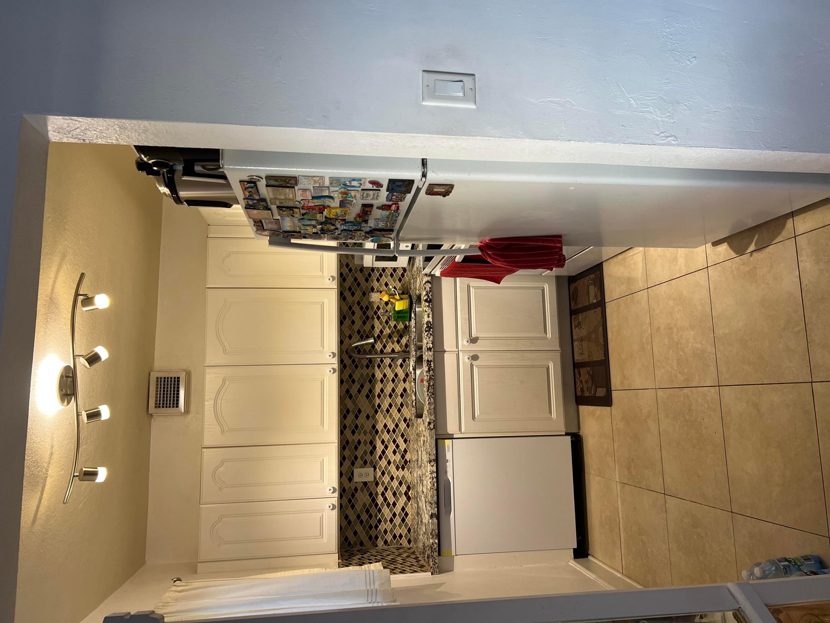 LAKESIDE POINT APT 7 CONDO - Residential