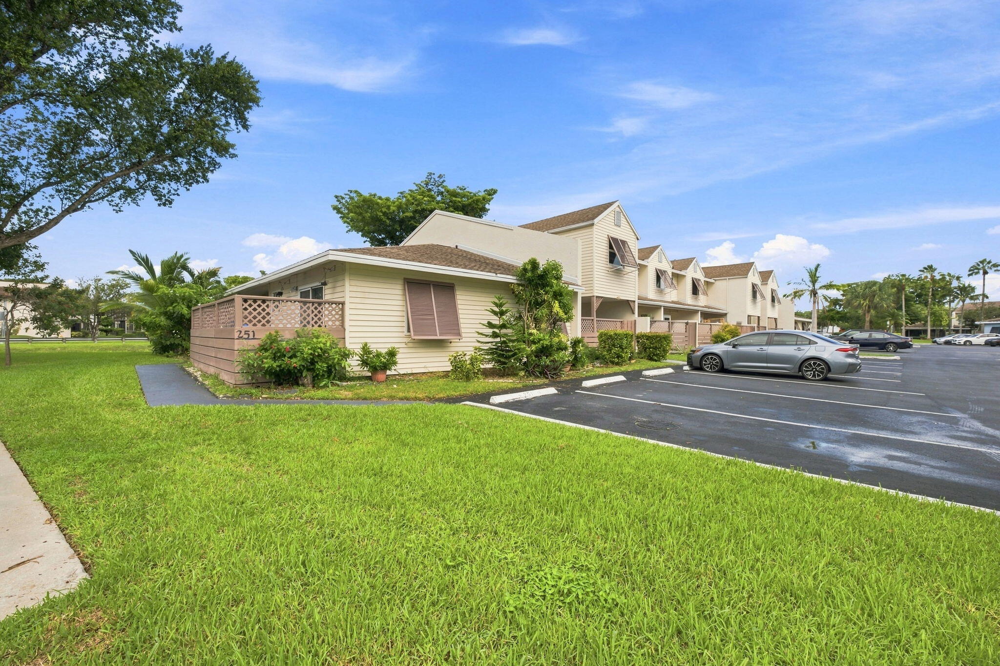 251 W HEMINGWAY Circle 251