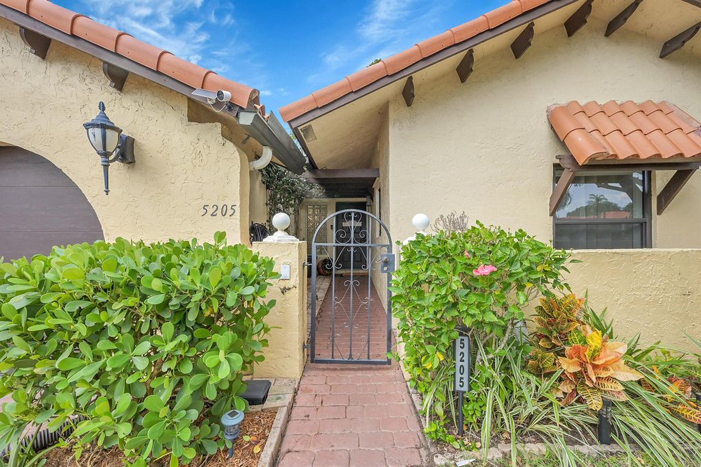 Photo of 5205 NW Bolero Circle #5205, Delray Beach, FL 33484 (MLS # R11143480)