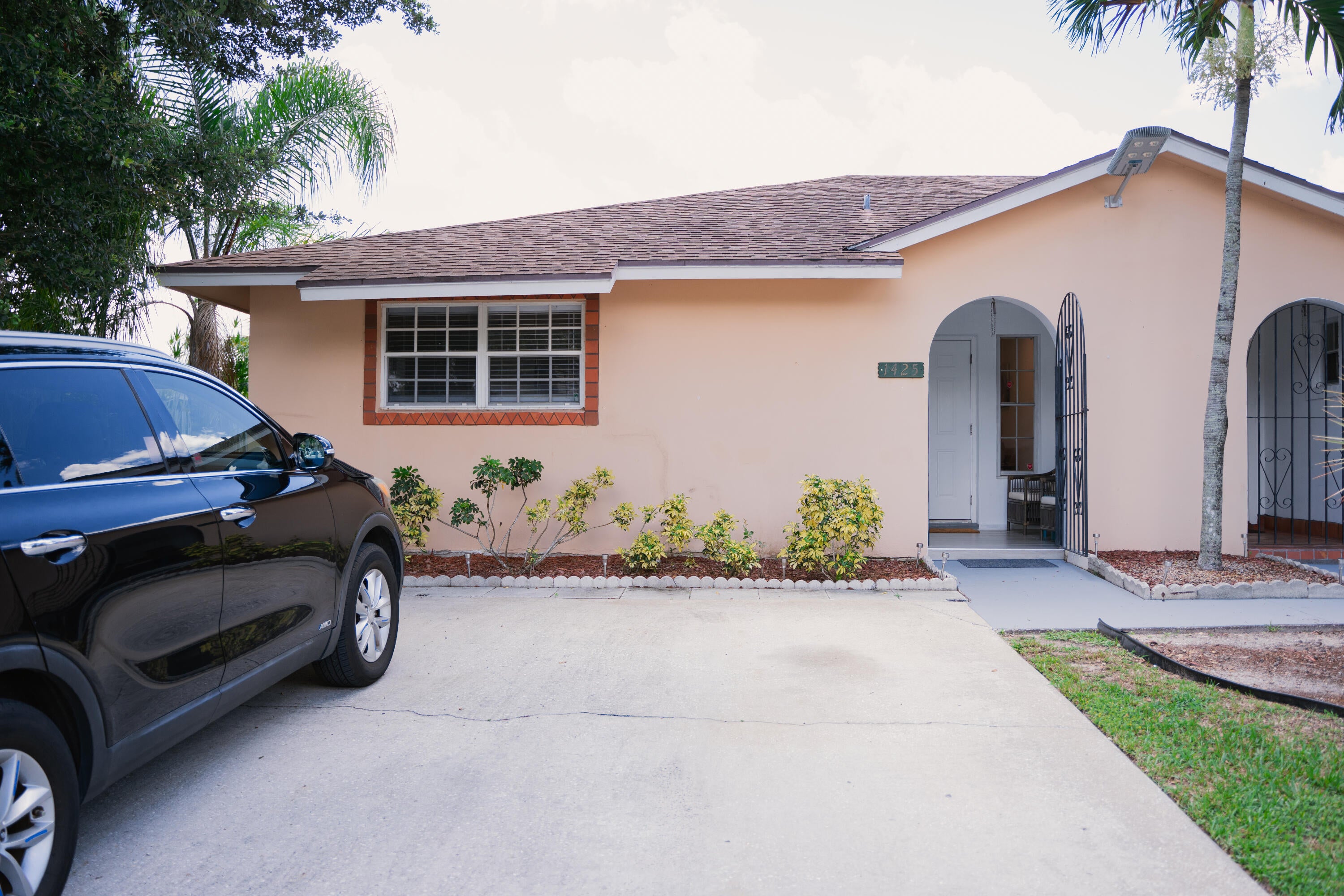 View photos, virtual tours, details... 1425 RIVERSIDE Circle