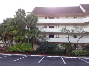 SHORES AT WELLINGTON COND - Residential