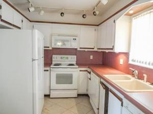 SHORES AT WELLINGTON COND - Residential