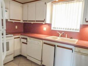 SHORES AT WELLINGTON COND - Residential