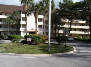 SHORES AT WELLINGTON COND - Residential