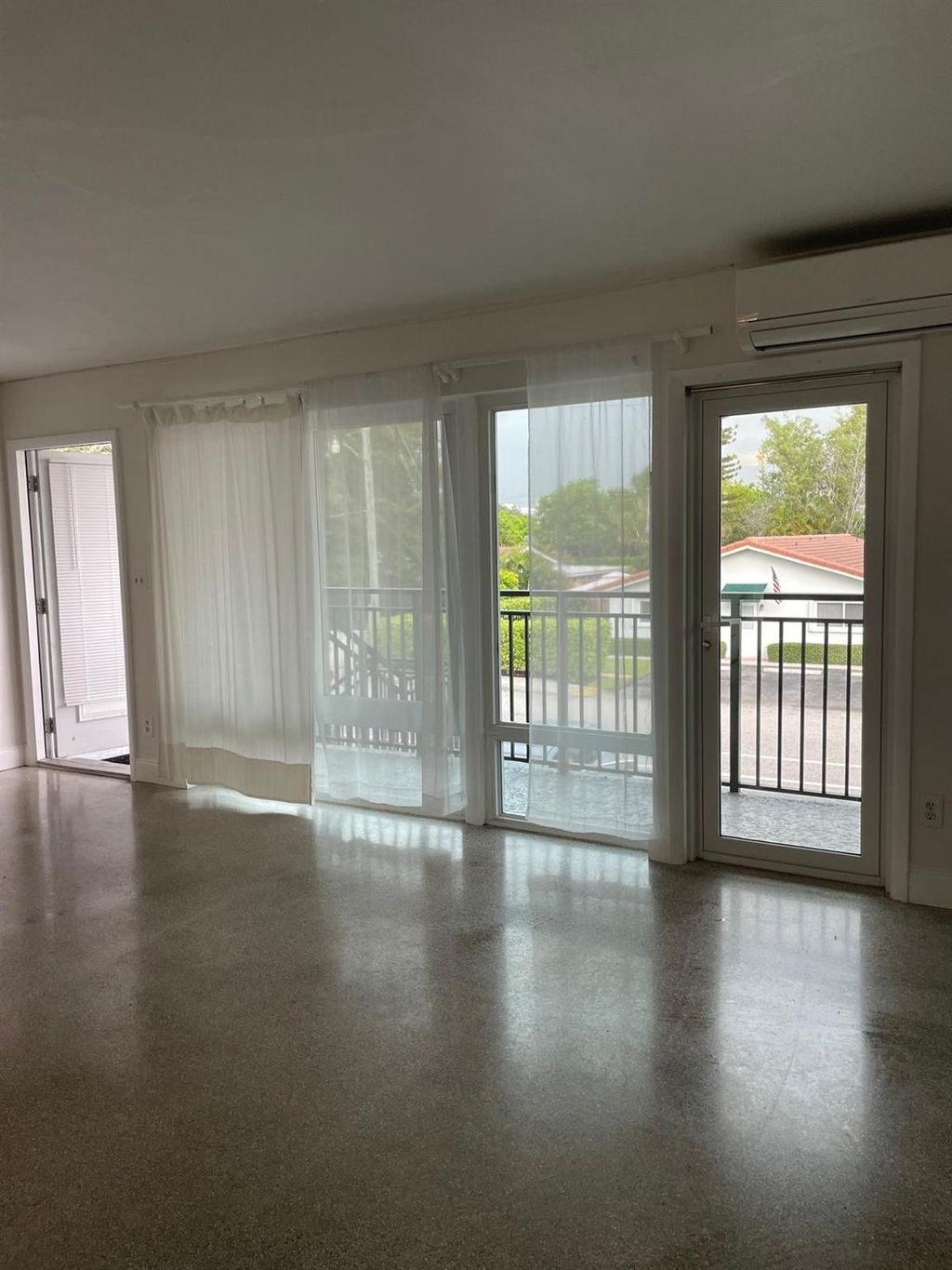 Photo of 1001 SE 14th Place, Fort Lauderdale, FL 33316 (MLS # F10507016)