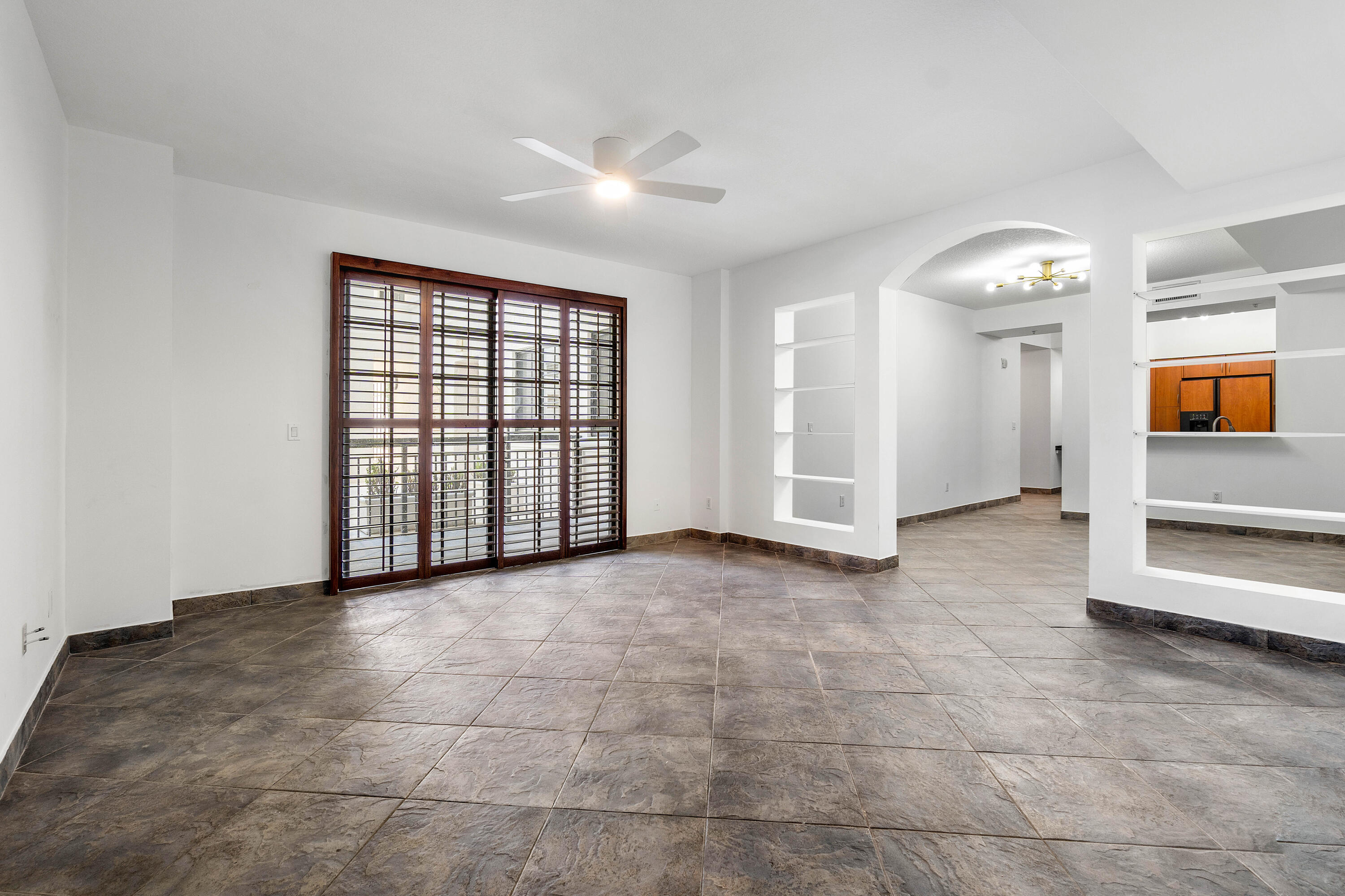 233 S Federal Highway 208