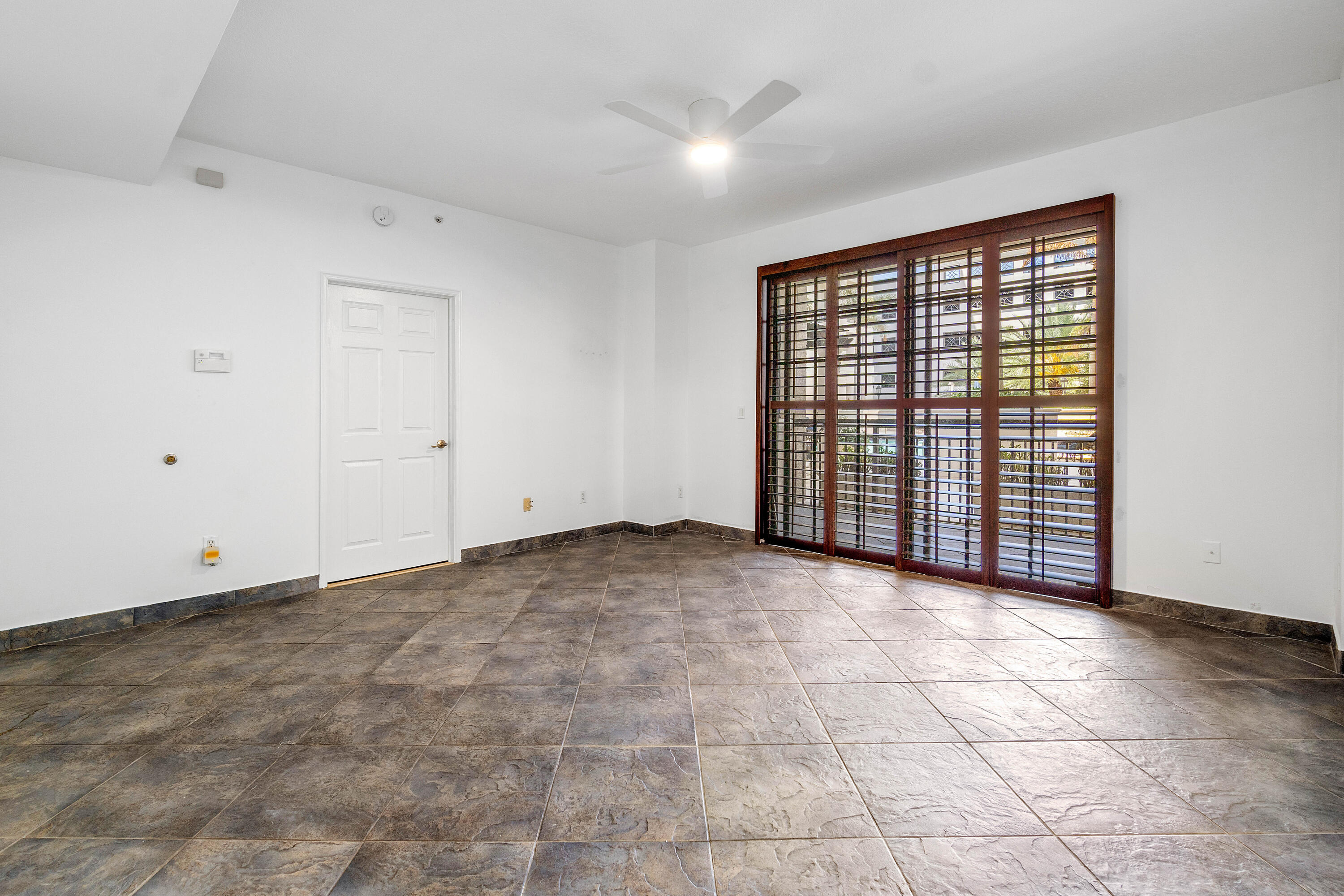 233 S Federal Highway 208