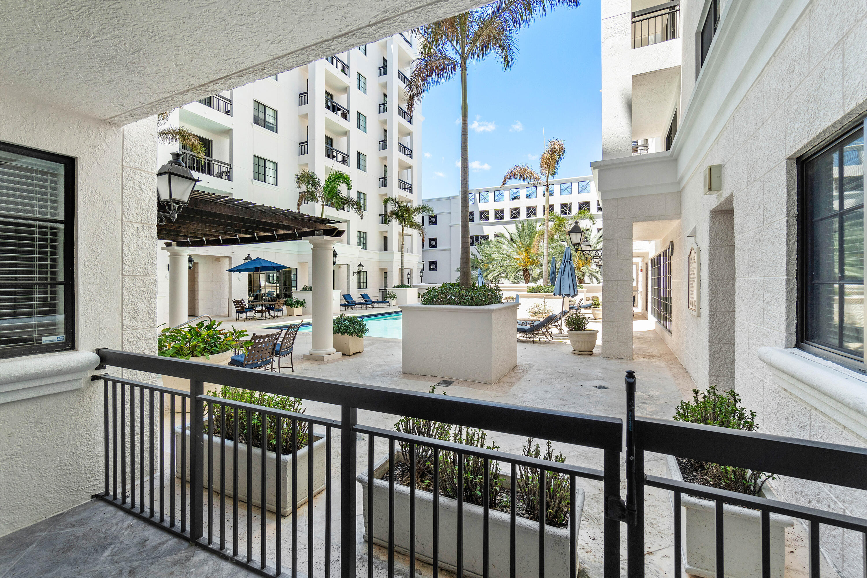 233 S Federal Highway 208
