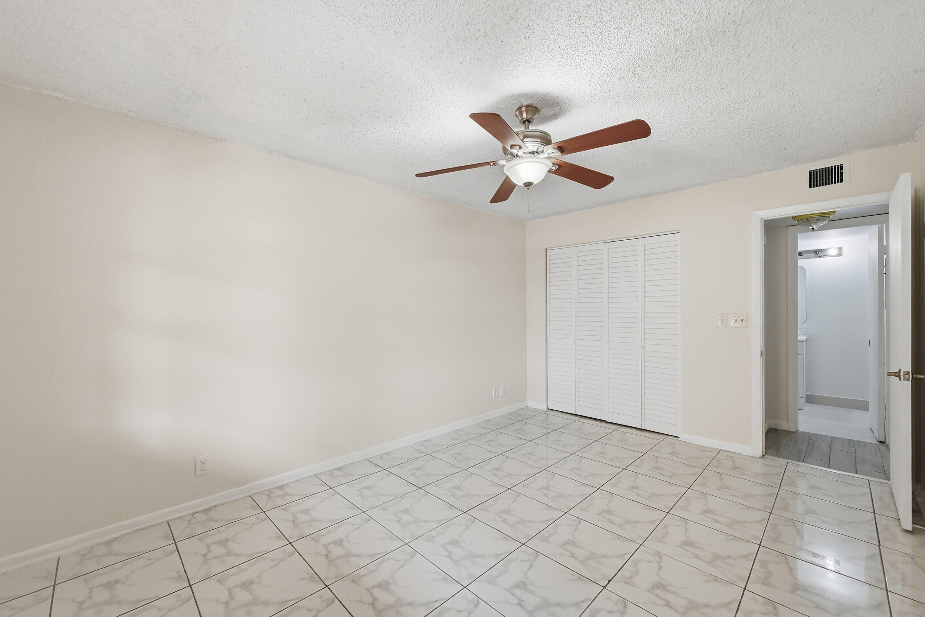 SAXON WOODS SOUTH CONDO - Residential Lease