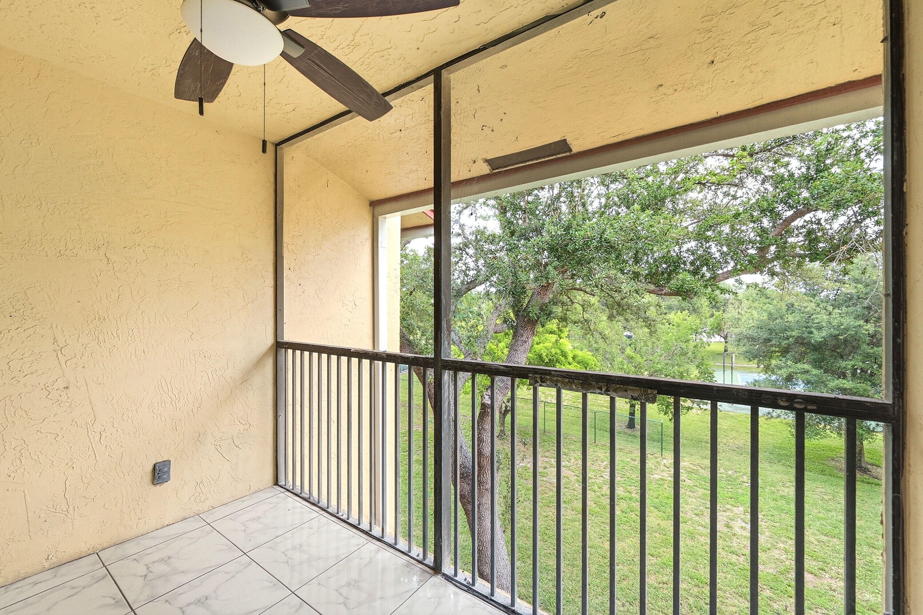 SAXON WOODS SOUTH CONDO - Residential Lease
