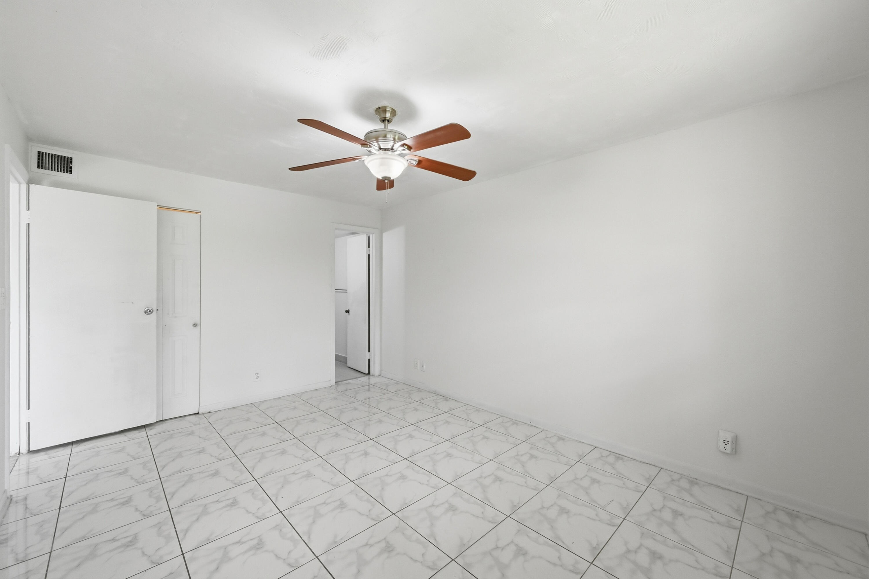 SAXON WOODS SOUTH CONDO - Residential Lease