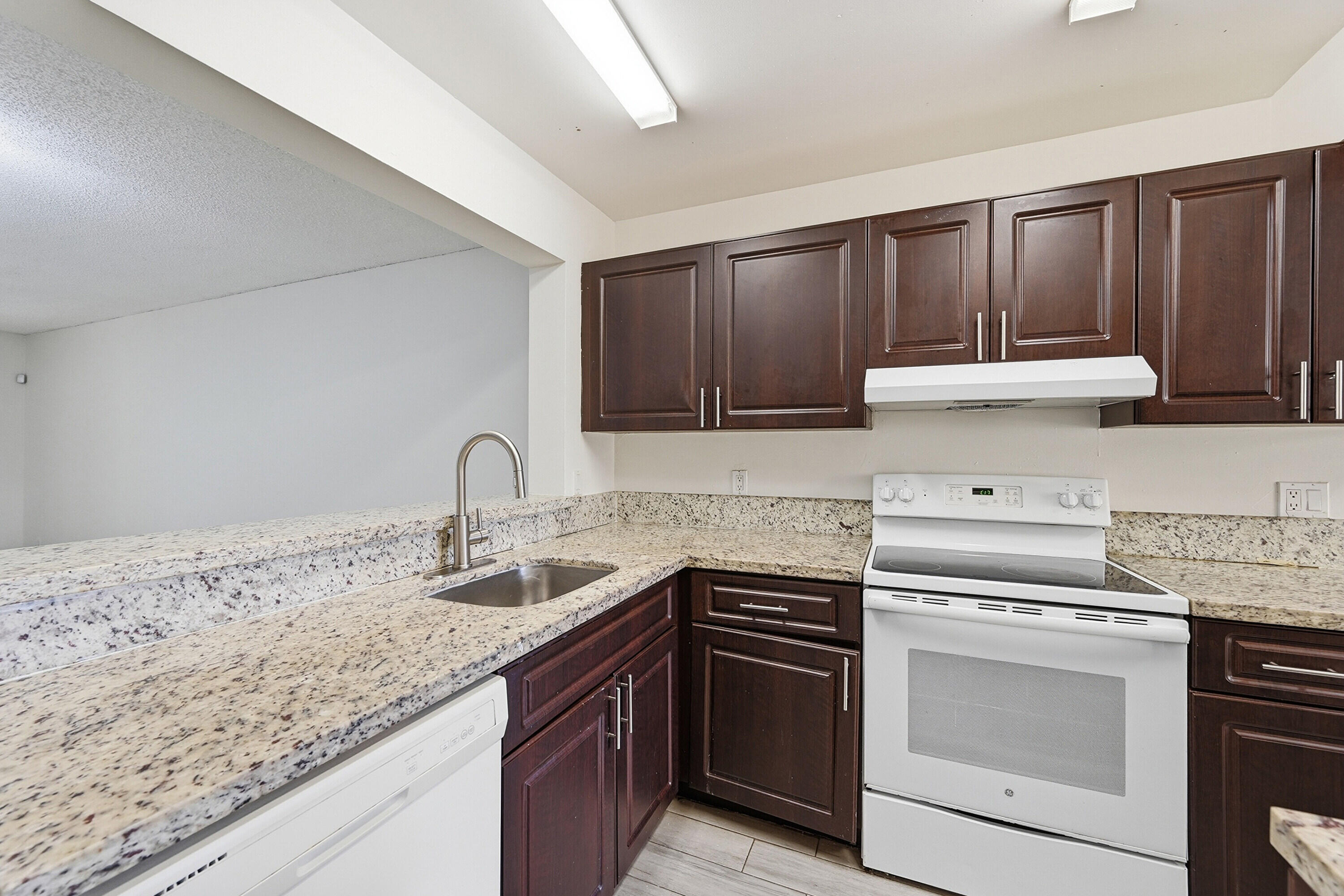 SAXON WOODS SOUTH CONDO - Residential Lease