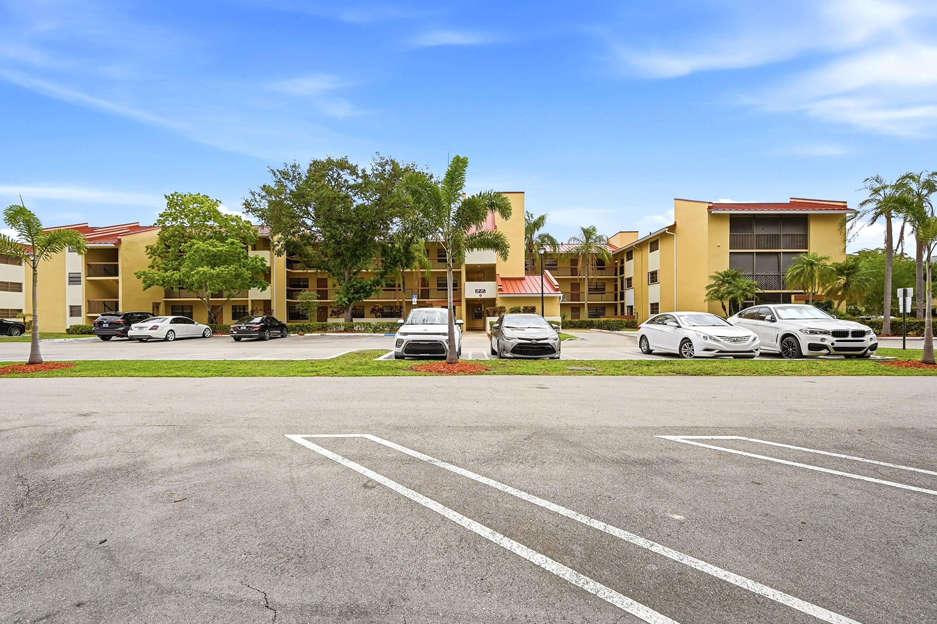 SAXON WOODS SOUTH CONDO - Residential Lease