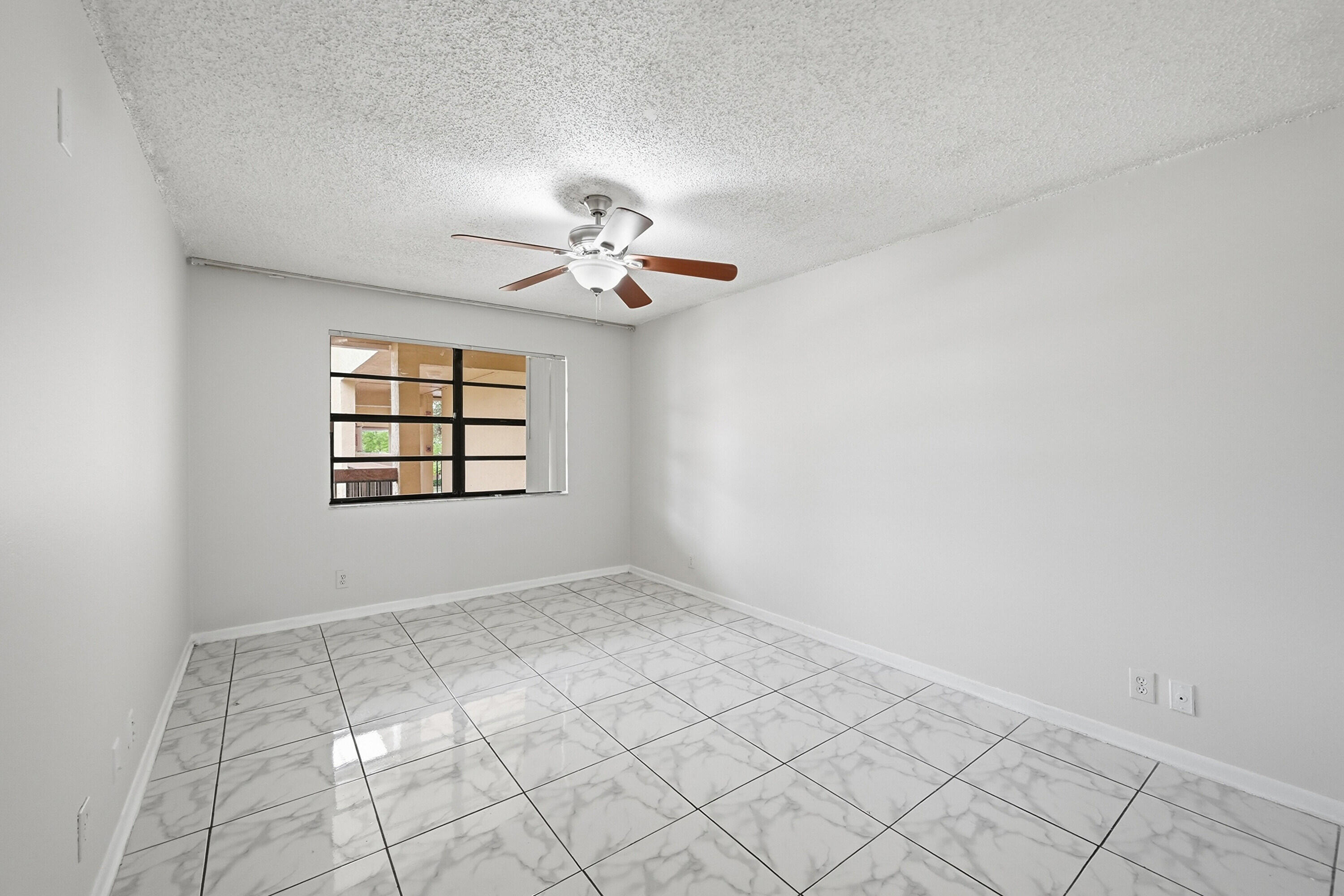 SAXON WOODS SOUTH CONDO - Residential Lease