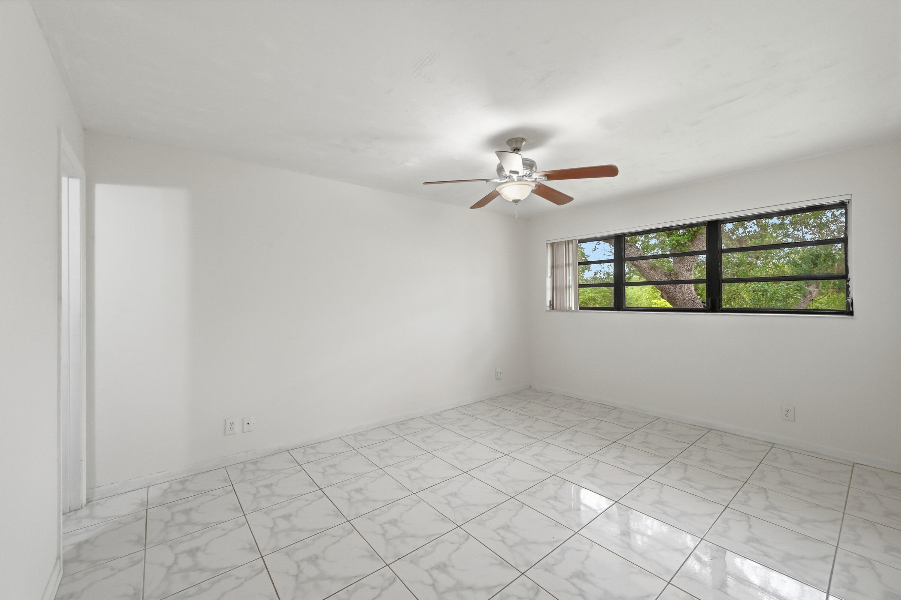 SAXON WOODS SOUTH CONDO - Residential Lease