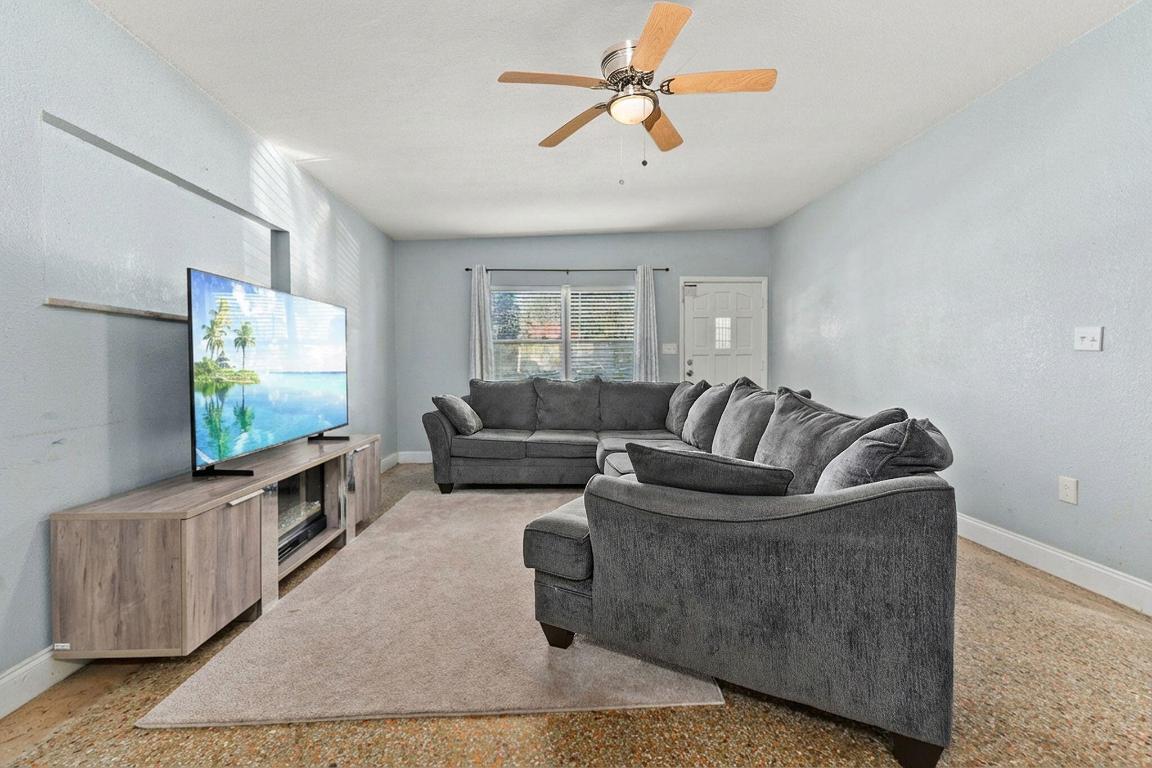 507 Gardenia Avenue, Fort Pierce, FL, 34982/$265,000 2 507 Gardenia Avenue