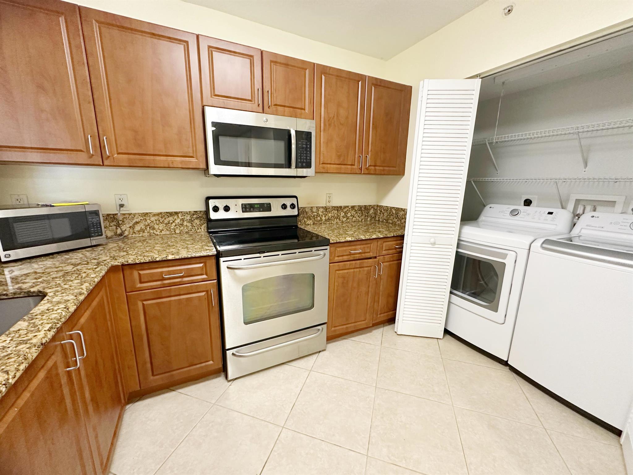 529 E Sheridan Street 2011