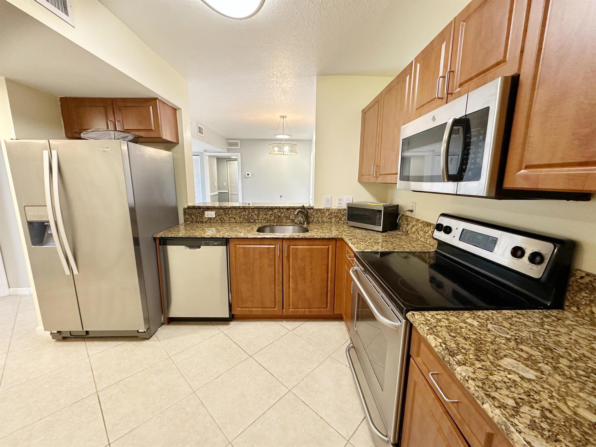 529 E Sheridan Street 2011