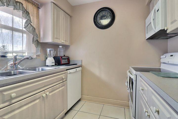12022 W Greenway Drive 201