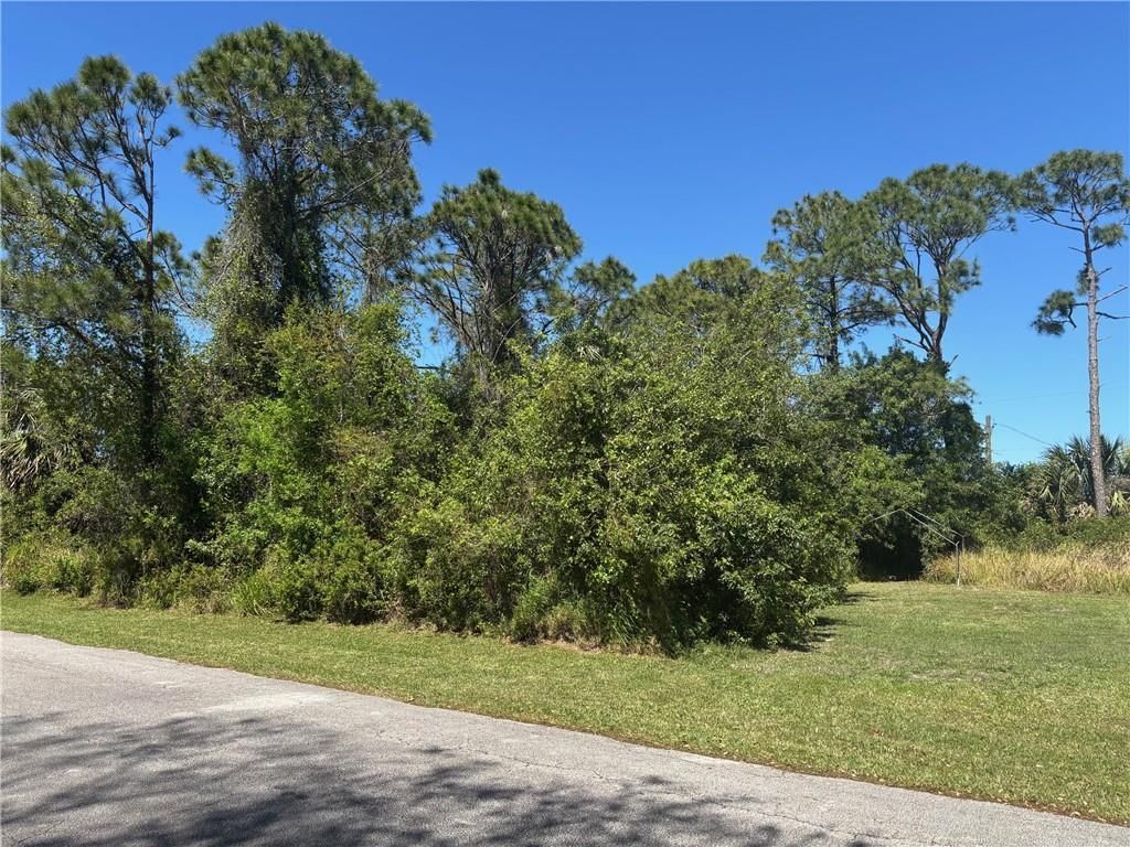 Photo of 962 Seneca Avenue, Sebastian, FL 32958 (MLS # R11071029)