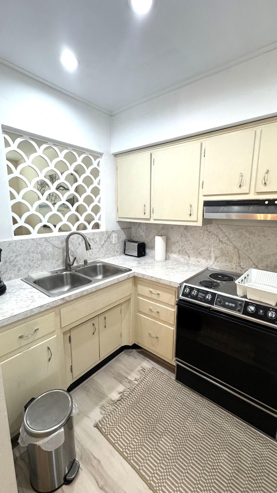 DEERFIELD SURF CLUB CO-OP - Residential Lease