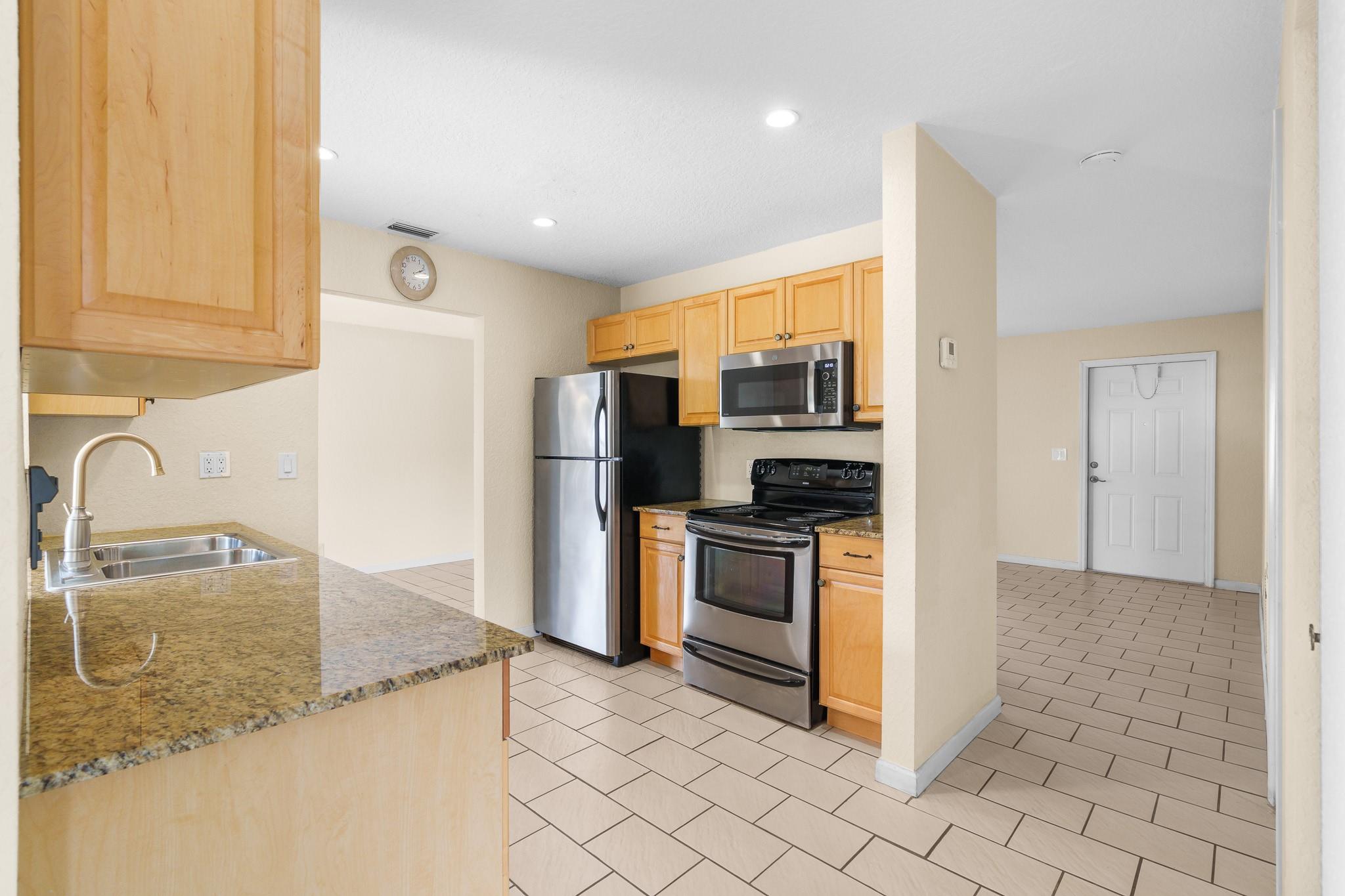 Lauderdale West 3 Sec 83- - Residential