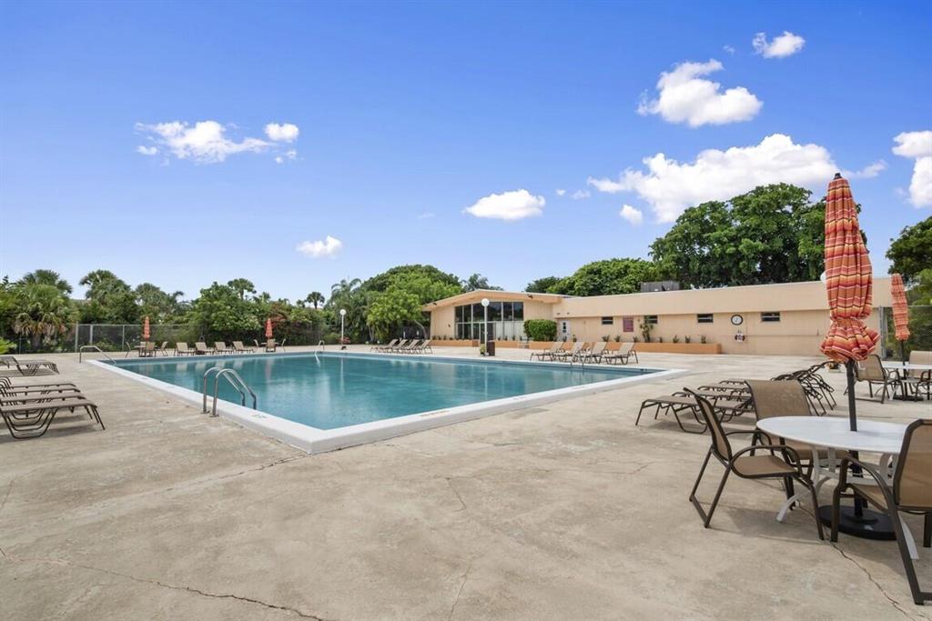 BREAKWATERS OF THE PALM BEACHES - Residential