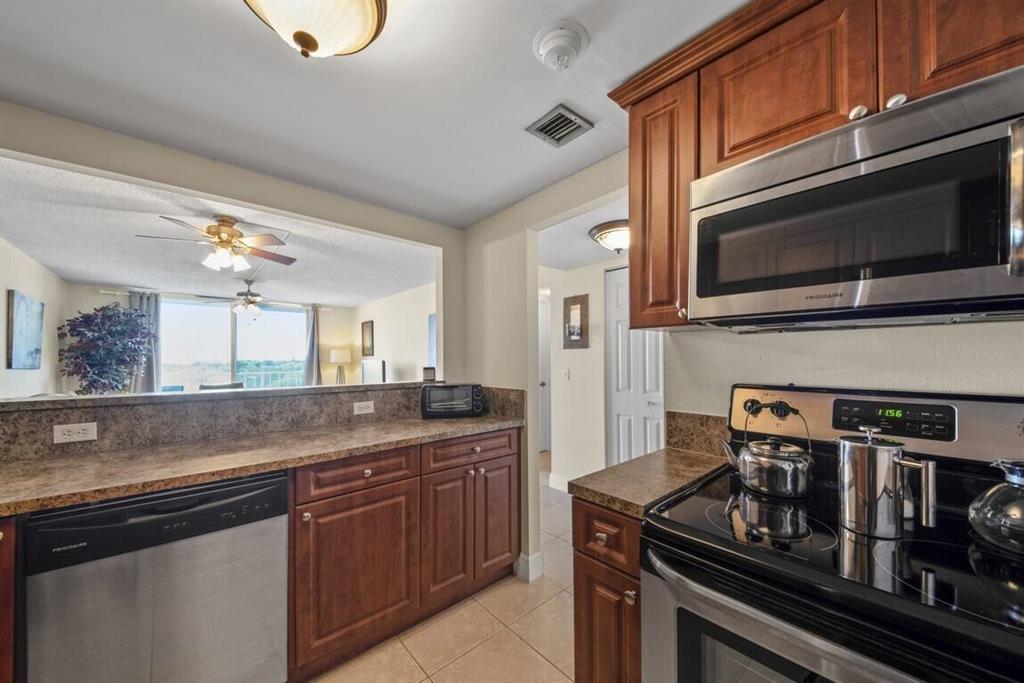 BREAKWATERS OF THE PALM BEACHES - Residential