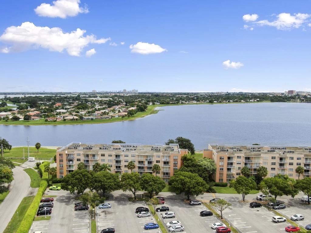 BREAKWATERS OF THE PALM BEACHES - Residential