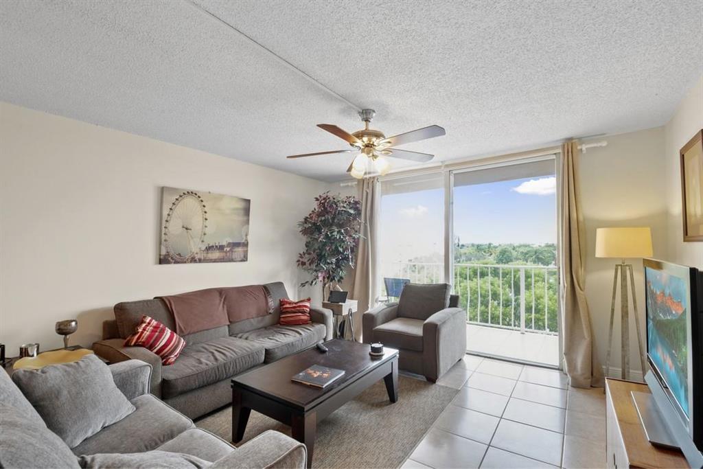 BREAKWATERS OF THE PALM BEACHES - Residential