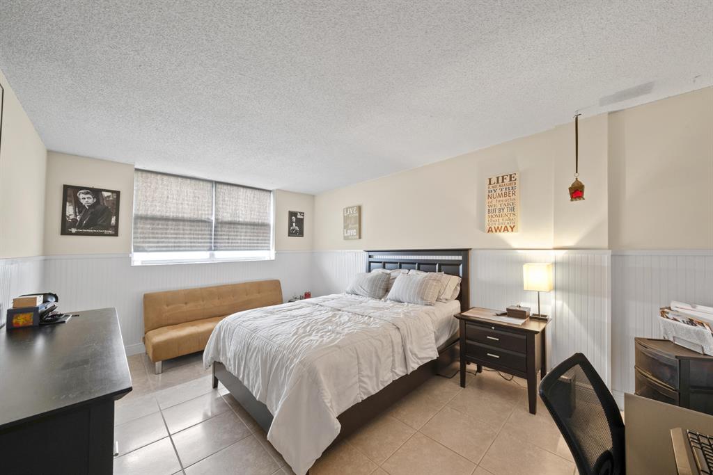 BREAKWATERS OF THE PALM BEACHES - Residential