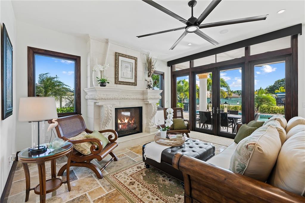 CORAL KEY VILLAS 3RD SEC - Residential