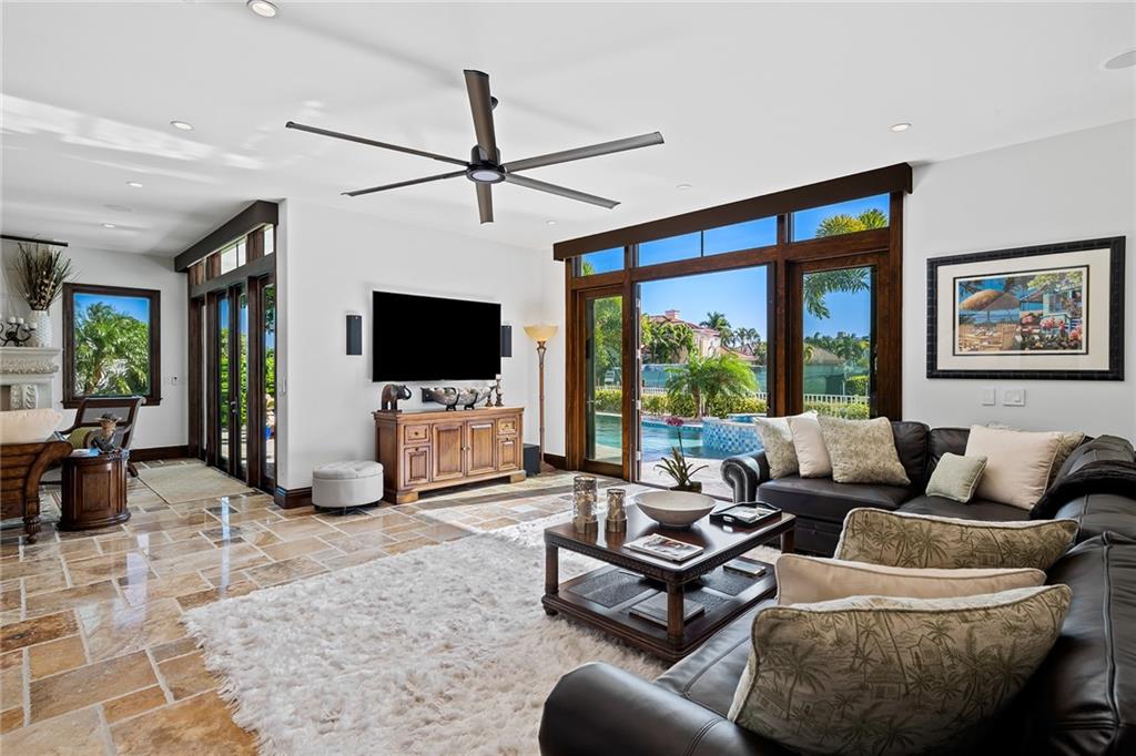 CORAL KEY VILLAS 3RD SEC - Residential