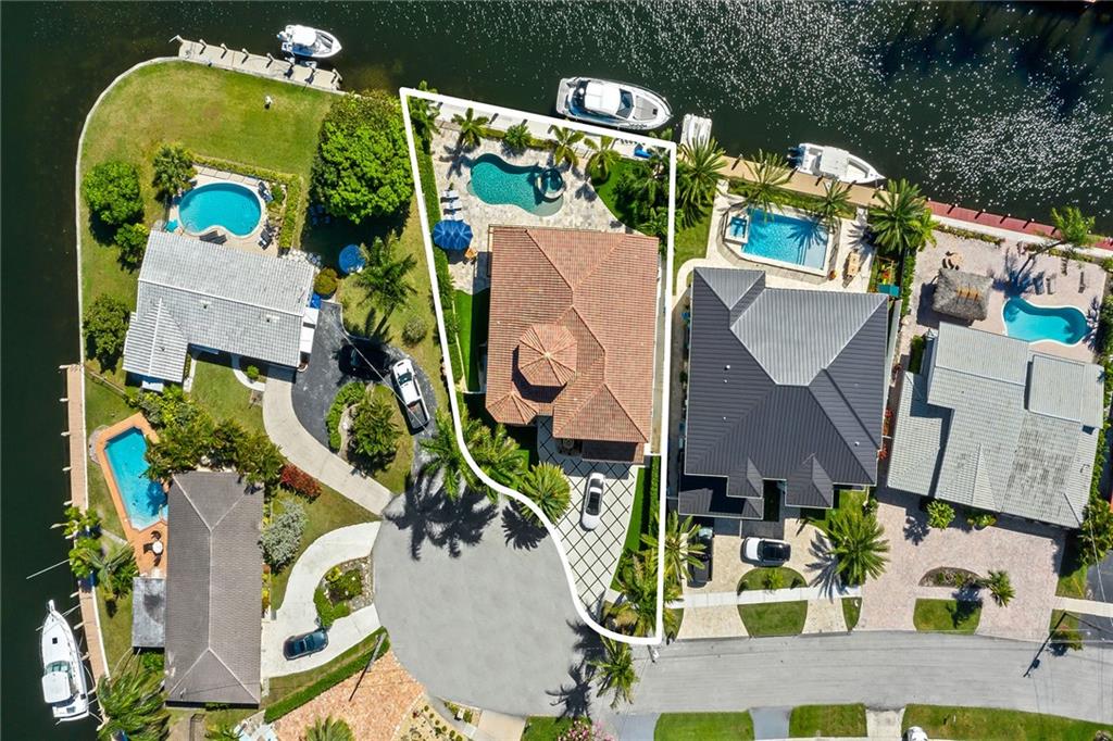 CORAL KEY VILLAS 3RD SEC - Residential