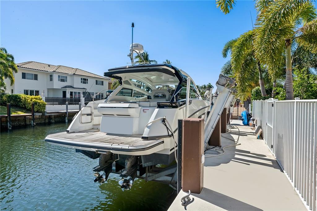 CORAL KEY VILLAS 3RD SEC - Residential