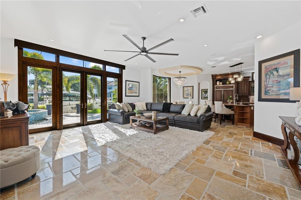 CORAL KEY VILLAS 3RD SEC - Residential