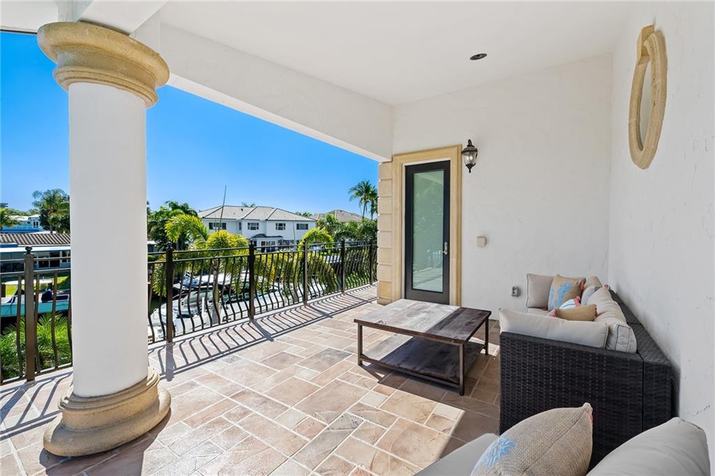 CORAL KEY VILLAS 3RD SEC - Residential