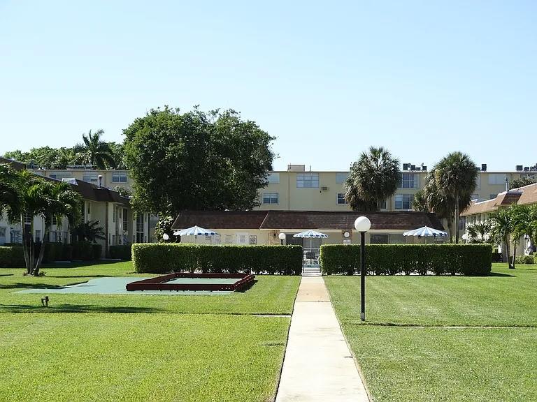 9851 Sandalfoot Blvd #212, Boca Raton, FL, 33428/$235,000 1 9851 Sandalfoot Blvd #212