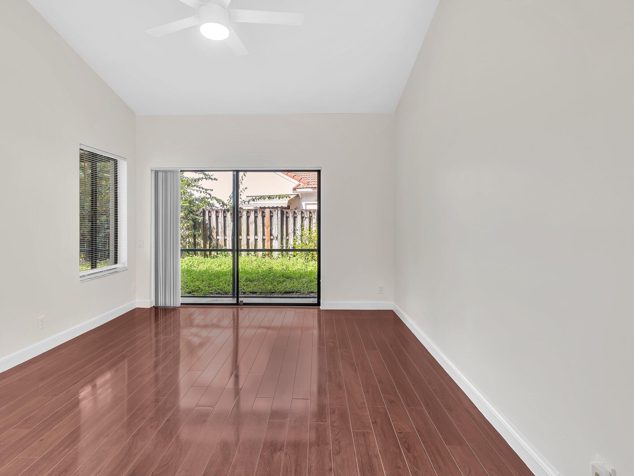 WIMBLEDON VILLAS OF VIA V - Residential