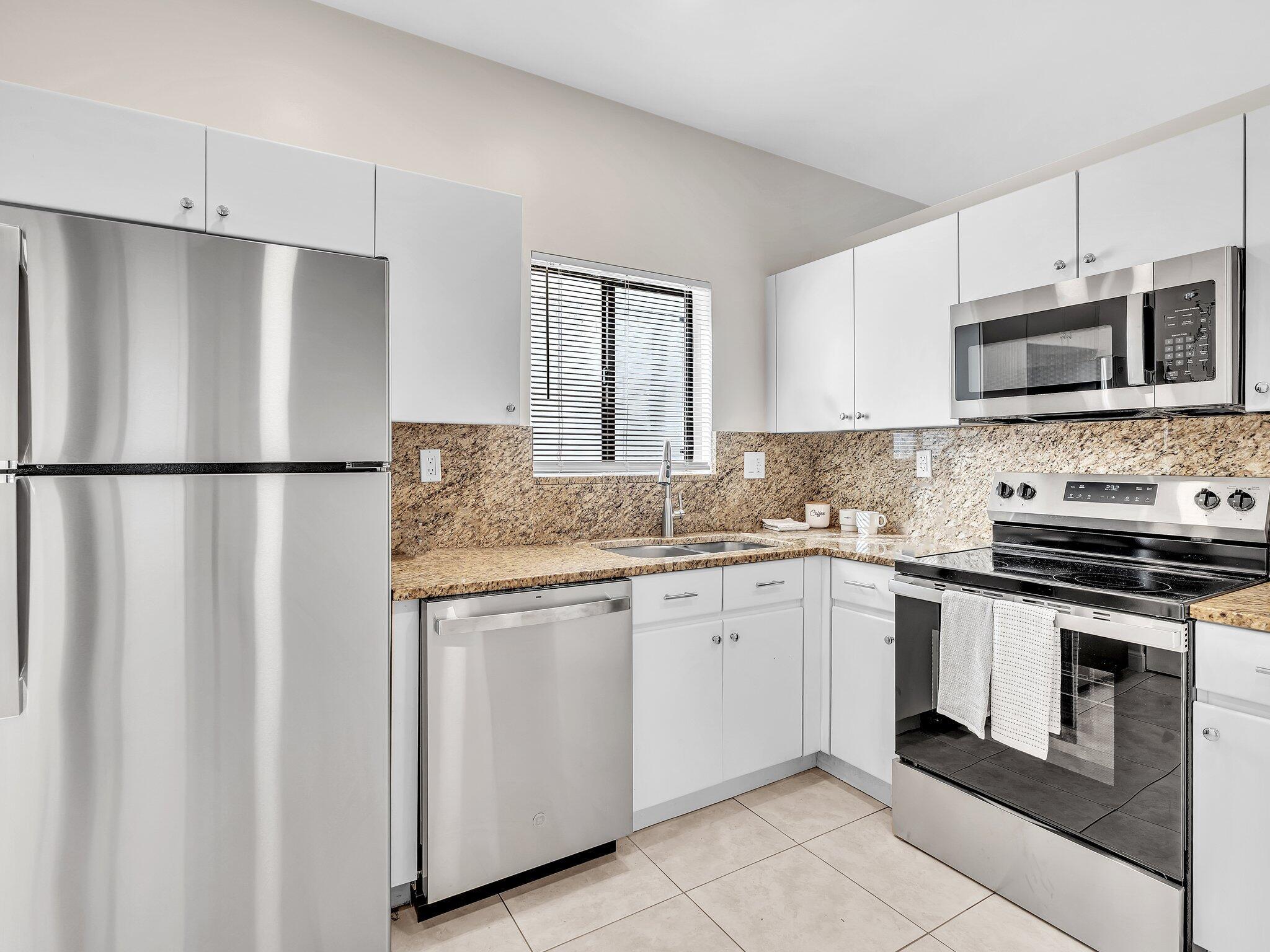 WIMBLEDON VILLAS OF VIA V - Residential