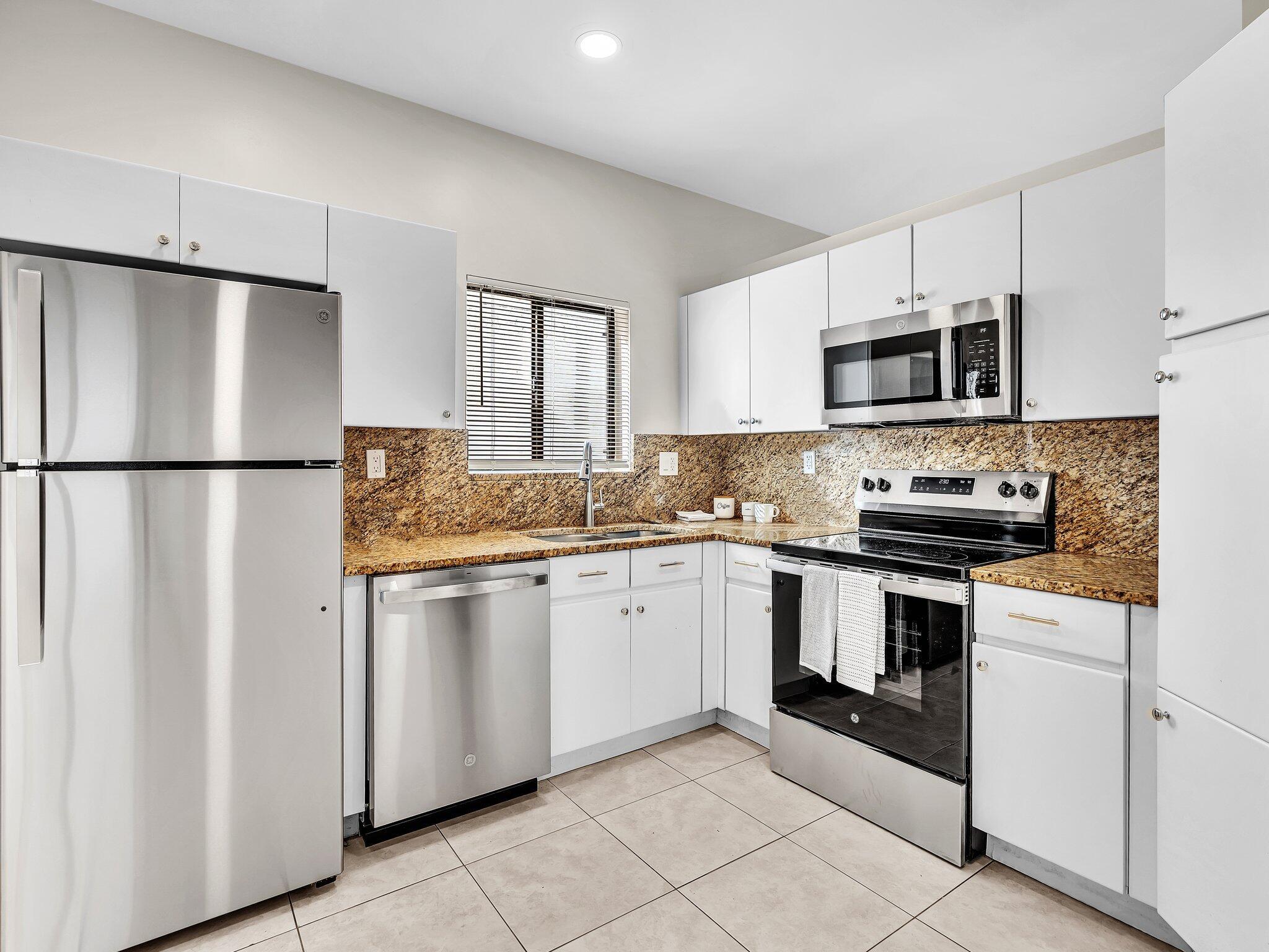 WIMBLEDON VILLAS OF VIA V - Residential