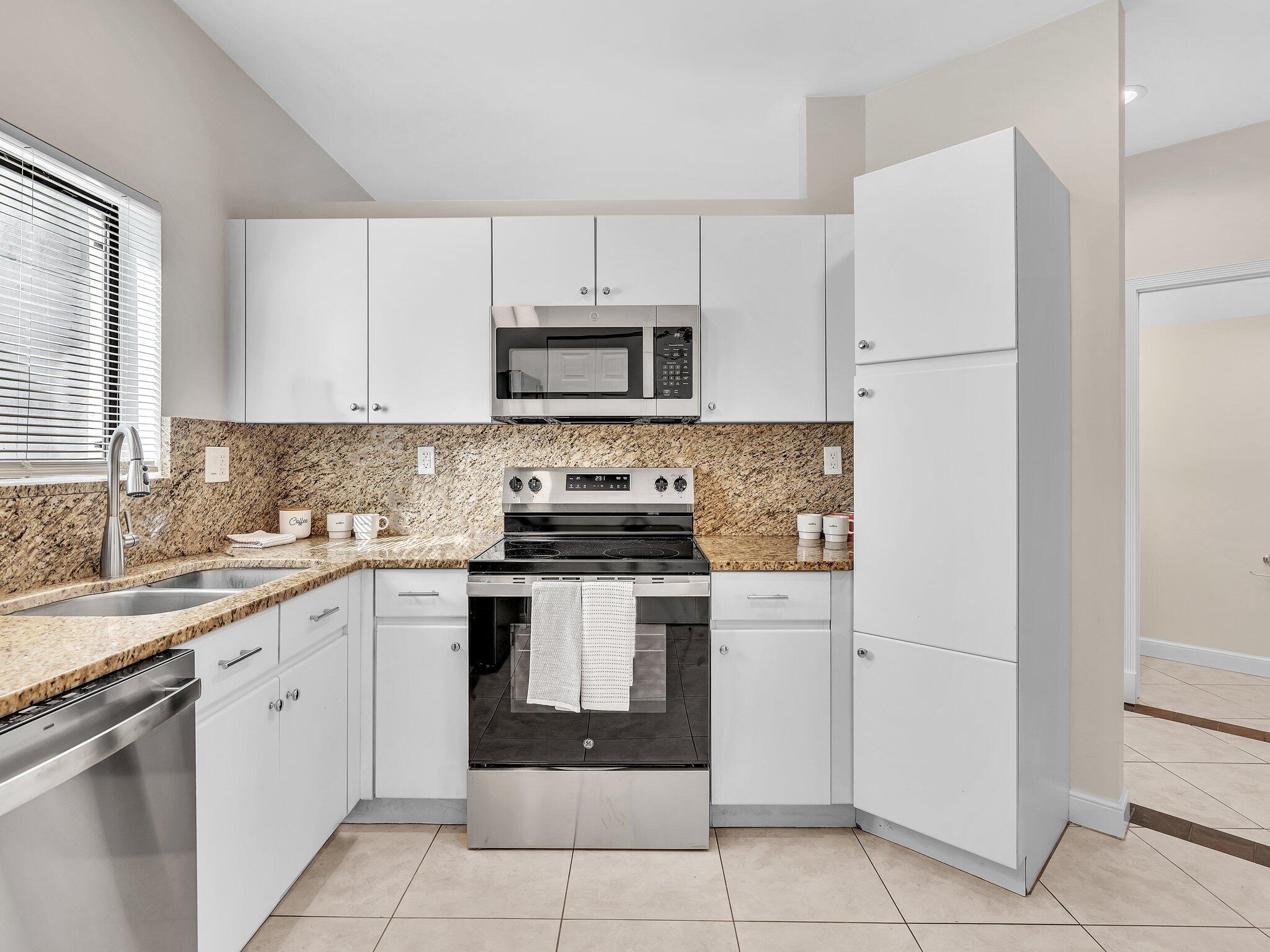 WIMBLEDON VILLAS OF VIA V - Residential