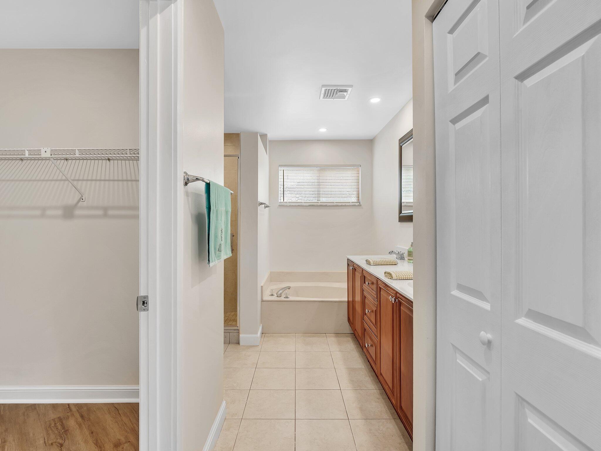 WIMBLEDON VILLAS OF VIA V - Residential