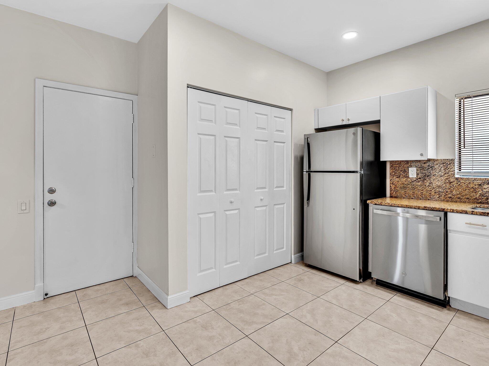 WIMBLEDON VILLAS OF VIA V - Residential