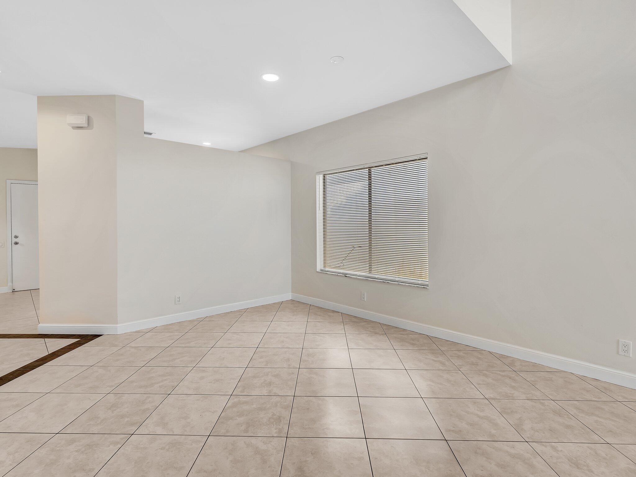 WIMBLEDON VILLAS OF VIA V - Residential