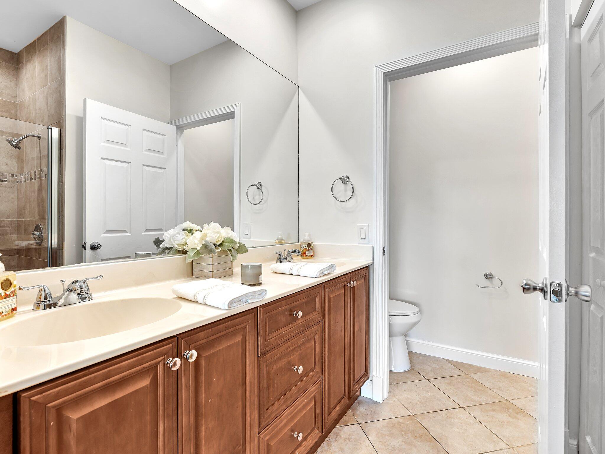 WIMBLEDON VILLAS OF VIA V - Residential